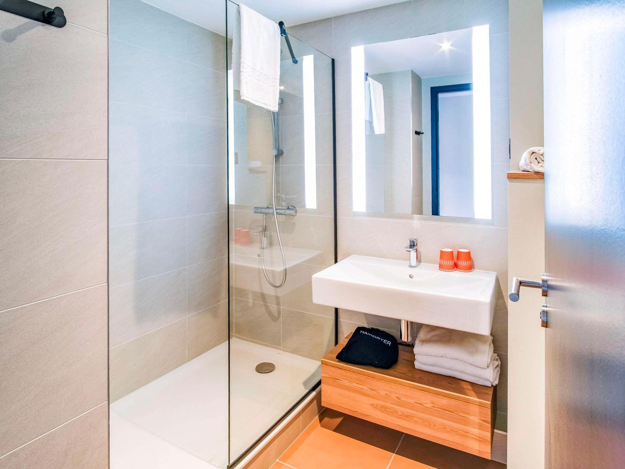 Ibis Styles Albertville Exterior foto